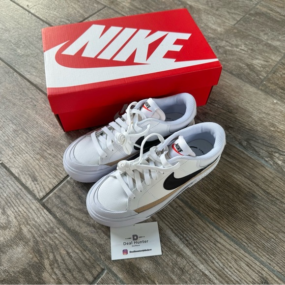 Nike White and Black Women's Sneakers - Picture 13 of 15